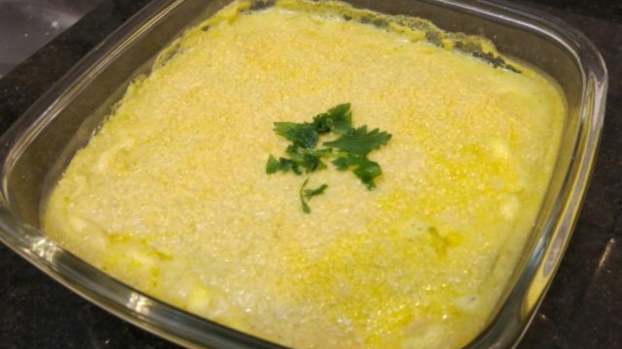 Faça um creme com ervilhas para cobrir o filé de frango (Créditos: TudoGostoso/Fabricio Vicente)