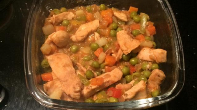 Filé de frango com ervilhas é um apanhadão de frango e vegetais (Créditos: TudoGostoso/Patrícia Cabral)