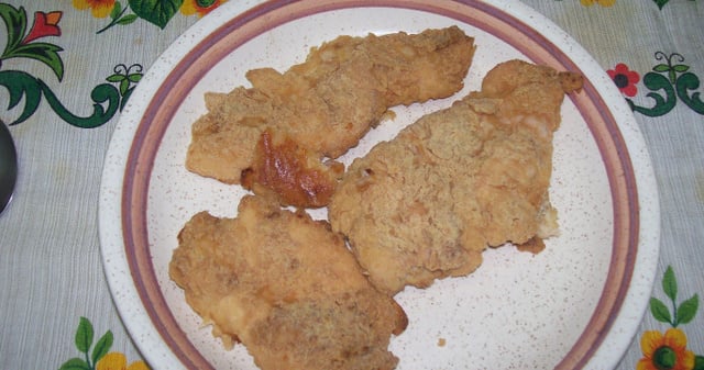 O biscoito de água e sal pode ser usado para empanar um filé de frango (Créditos: TudoGostoso/Edmur Arruda Junior)